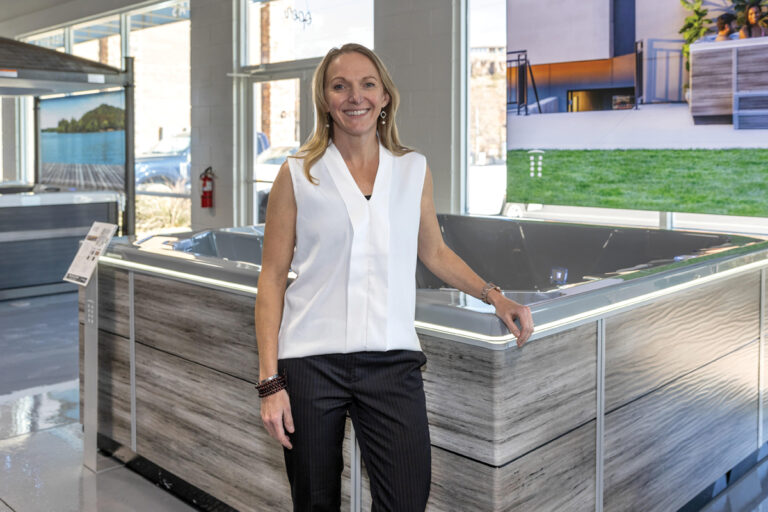 Episode #121, From Chaos to Clarity: Shandi Evertsen’s Tale of Resilience at Tropical Spas